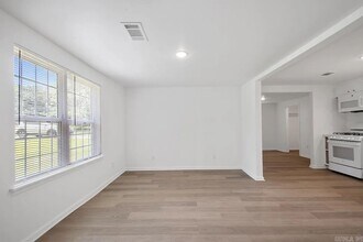 309 E Valentine Rd in Jacksonville, AR - Building Photo - Building Photo