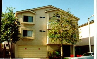 5260 Arbor Vitae St in Los Angeles, CA - Building Photo