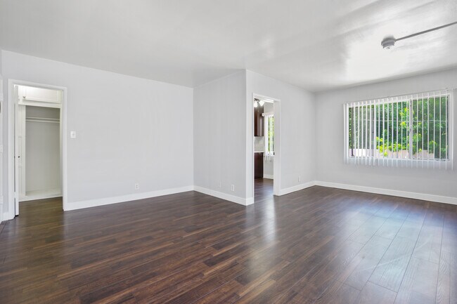 1661 N Bronson Ave in Los Angeles, CA - Building Photo - Building Photo