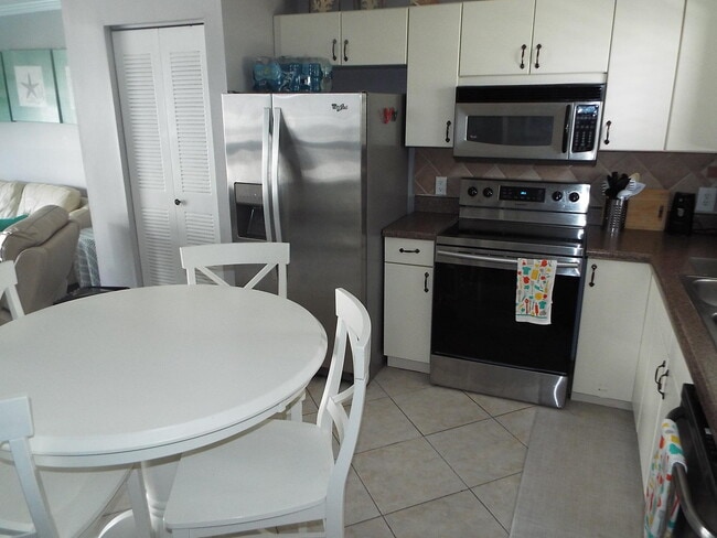1330 Miracle Strip Pkwy SE in Fort Walton Beach, FL - Building Photo - Building Photo