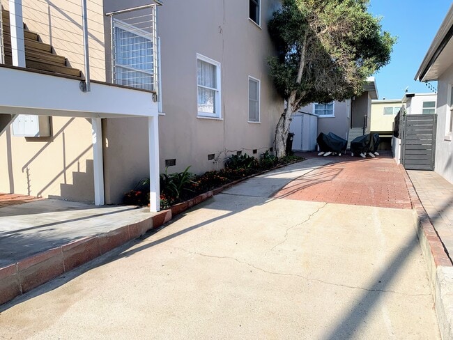 715 Loma Dr in Hermosa Beach, CA - Building Photo - Building Photo