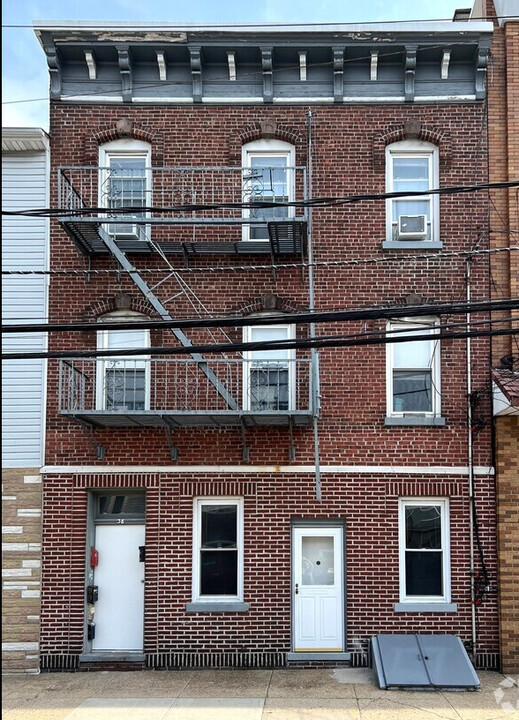 38 Adams St in Newark, NJ - Building Photo