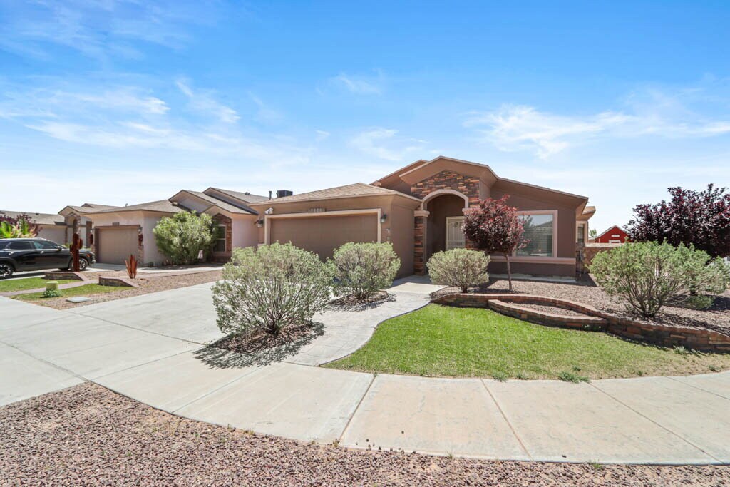 7000 Long Meadow Dr in El Paso, TX - Building Photo