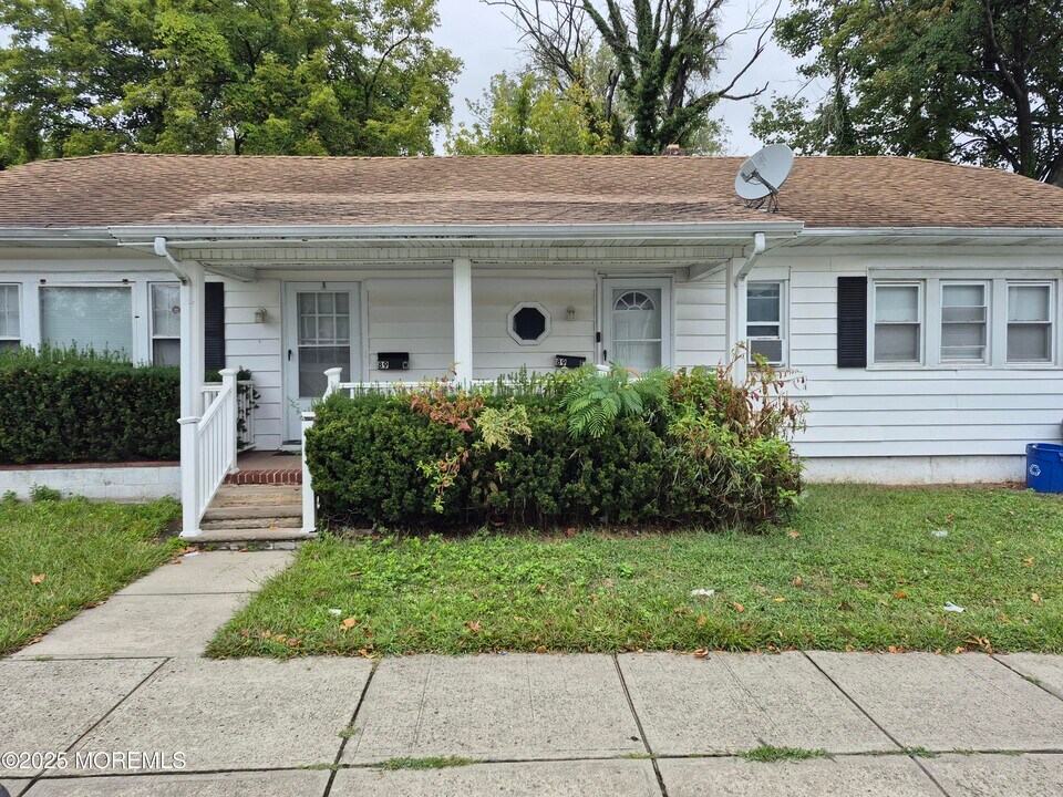 89 Poplar Ave in Deal, NJ - Building Photo