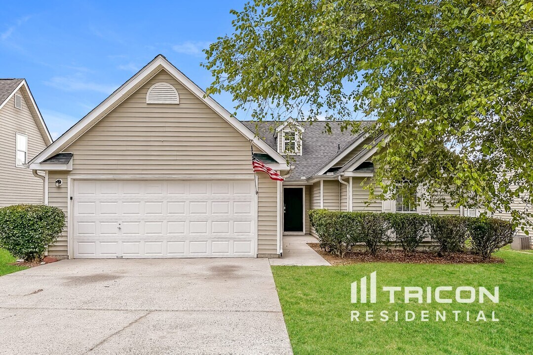 7009 Glen Valley Way in Fairburn, GA - Building Photo