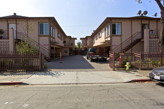 3564-3566 Rolison Rd in Redwood City, CA - Building Photo - Building Photo