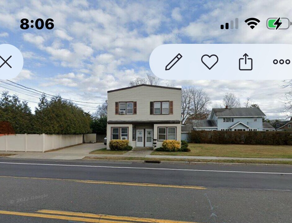 111 Higbie Ln, Unit 111 2nd floor in West Islip, NY - Building Photo