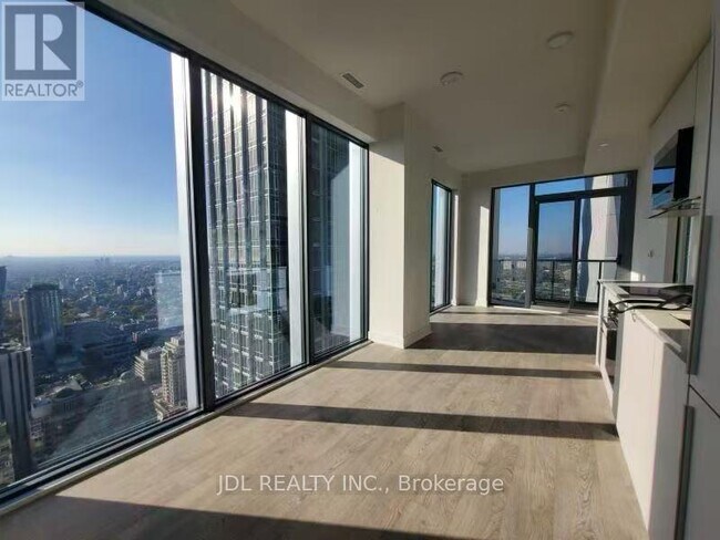 8 Cumberland St in Toronto, ON - Building Photo - Building Photo