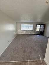 470-480 SE Vista Ave-Unit -Unit 470 in Gresham, OR - Foto de edificio - Building Photo
