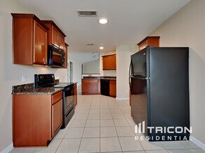 308 Summer Horse Dr in La Marque, TX - Building Photo - Building Photo