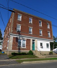 91 Tulip St in Bristol, CT - Foto de edificio - Building Photo