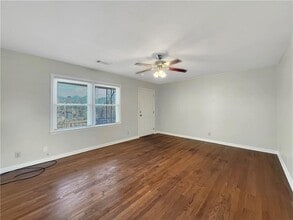 514 Clover Dr in Buford, GA - Building Photo - Building Photo