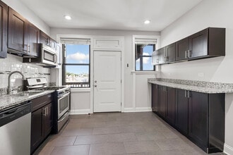 3048 W Leland Ave in Chicago, IL - Building Photo - Building Photo