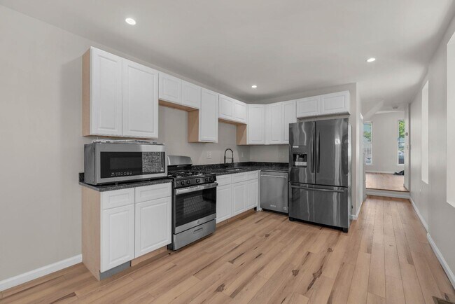 121 N Patterson Park Ave in Baltimore, MD - Building Photo - Building Photo