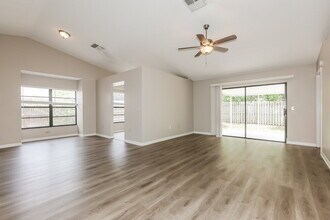 603 Chilt Dr in Brandon, FL - Foto de edificio - Building Photo