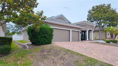 4882 Larkenheath Dr in Spring Hill, FL - Building Photo - Building Photo