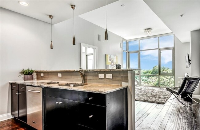 905 Juniper St NE in Atlanta, GA - Foto de edificio - Building Photo