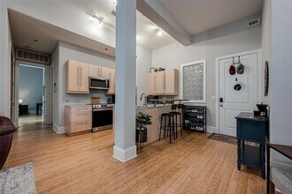 2208 Post Office St, Unit #204 in Galveston, TX - Building Photo - Building Photo