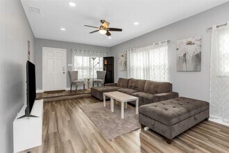 206 N Himes Ave in Tampa, FL - Foto de edificio - Building Photo