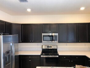 3356 W 105th Terrace in Hialeah, FL - Building Photo - Building Photo