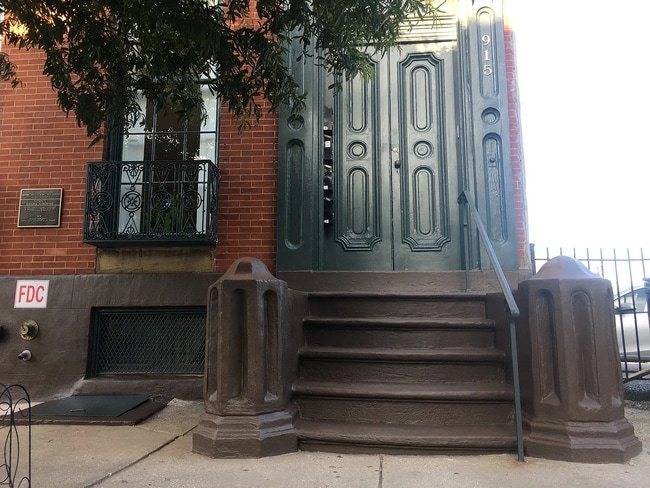 915 Cathedral St, Unit 4 in Baltimore, MD - Foto de edificio - Building Photo
