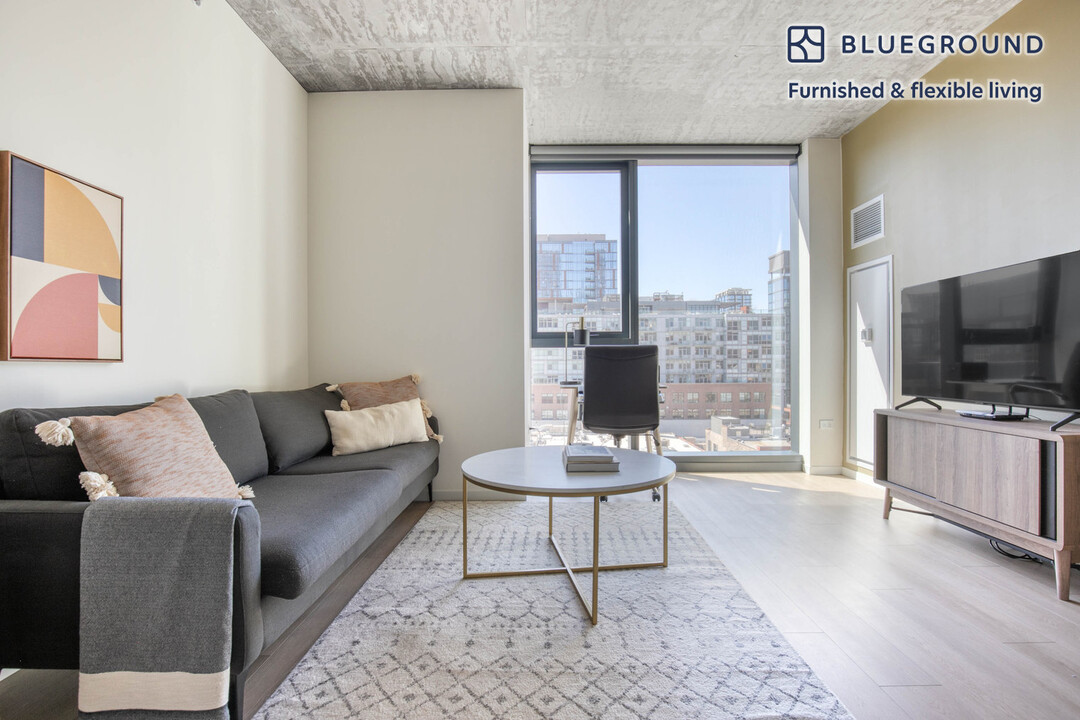 160 N Morgan St-Unit -FL7-ID1068 in Chicago, IL - Building Photo