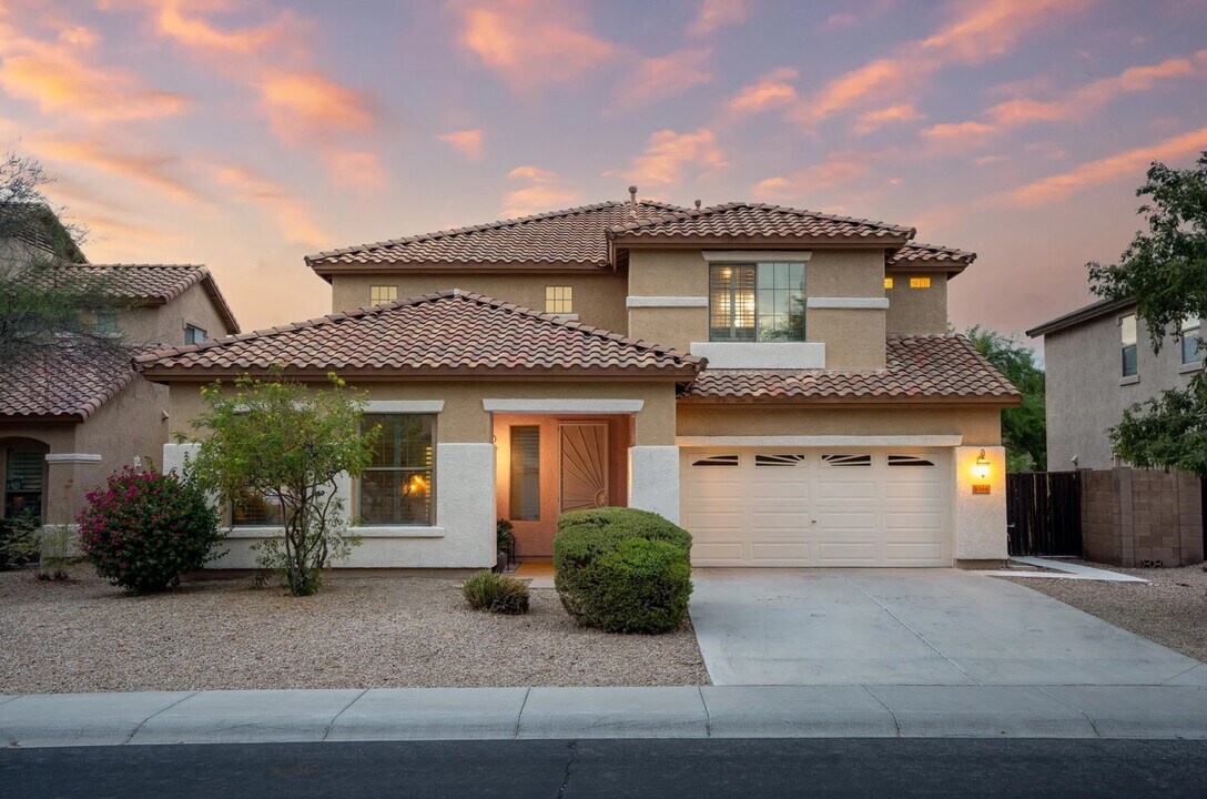8566 W Cinnabar Ave in Peoria, AZ - Foto de edificio