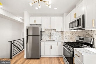 6128 Chestnut St in Philadelphia, PA - Building Photo - Building Photo