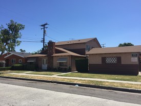 15330 Woodruff Pl in Bellflower, CA - Foto de edificio - Building Photo