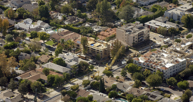 12602 Moorpark St in Studio City, CA - Foto de edificio - Building Photo