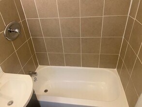 3266 1/2 W Descanso Dr, Unit 3266 in Los Angeles, CA - Building Photo - Building Photo