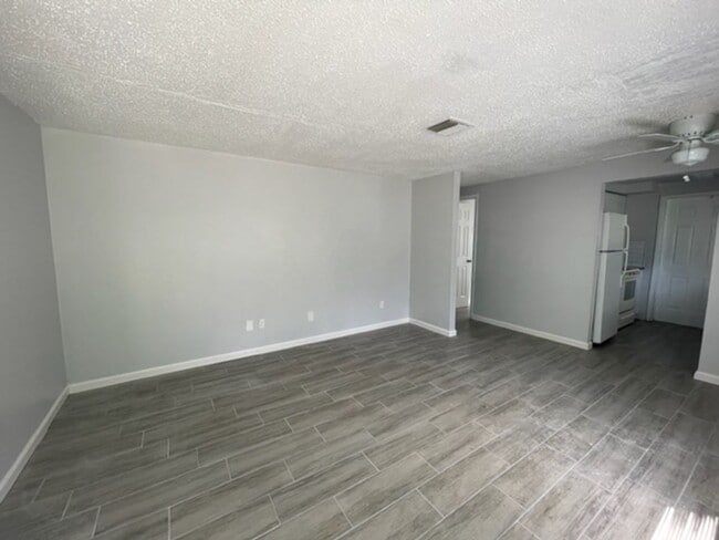 5821 12th St E in Bradenton, FL - Building Photo - Building Photo