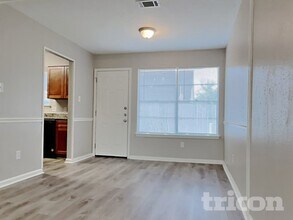 7206 Sonnet Glen Ln in Houston, TX - Foto de edificio - Building Photo