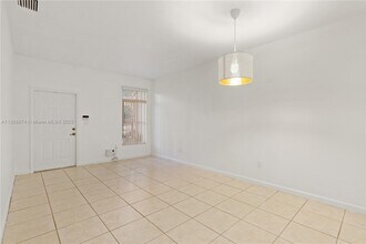 11218 NW 56th St-Unit -11218 in Doral, FL - Building Photo - Building Photo