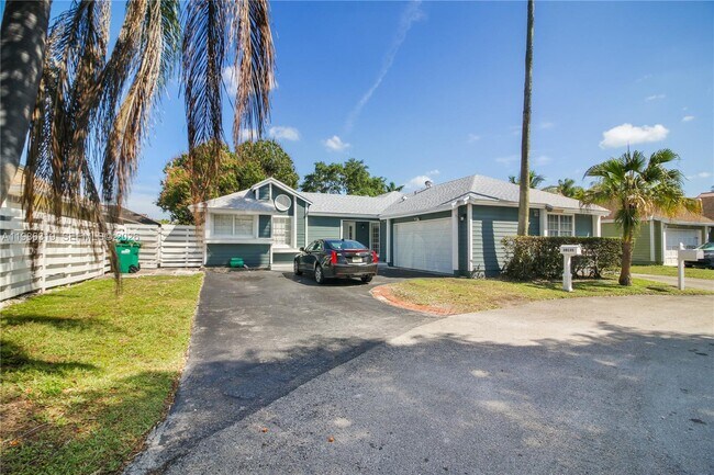 10135 SW 139th Pl in Miami, FL - Building Photo - Building Photo