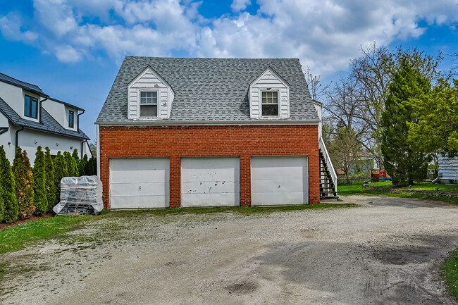 property at 316 E Chicago Ave