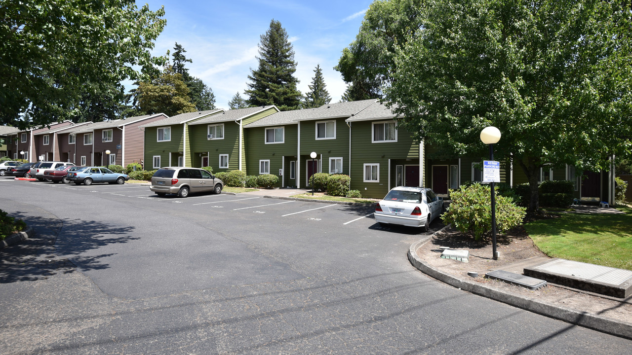 Kinnaman Townhomes in Aloha, OR - Building Photo