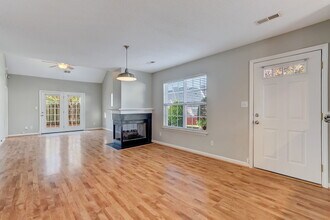 35 Cambridge Oak Cir in Greensboro, NC - Building Photo - Building Photo