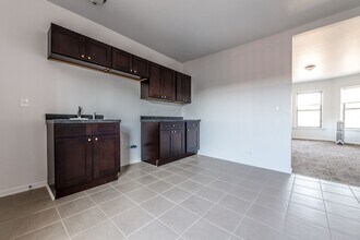 330 N Pine Ave Chicago, IL 60644 in Chicago, IL - Building Photo - Building Photo