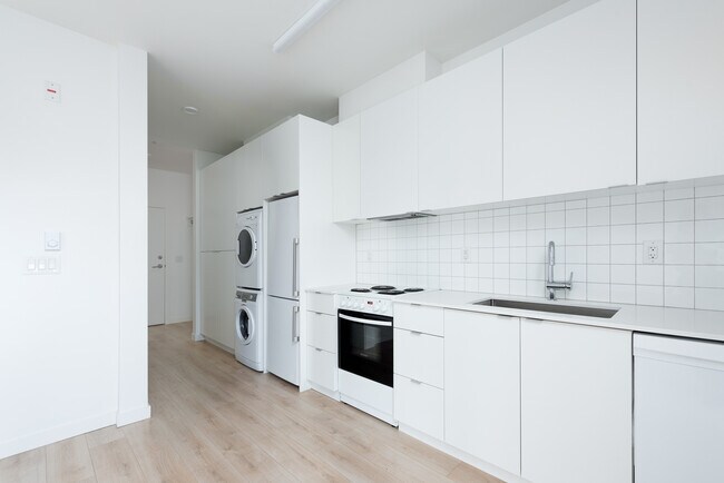 1090 Jervis St in Vancouver, BC - Building Photo - Building Photo