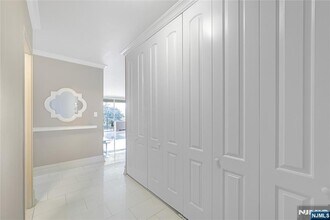 5 Horizon Rd in Fort Lee, NJ - Building Photo - Building Photo