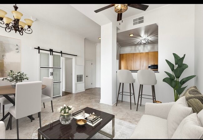 330 Julia St in New Orleans, LA - Building Photo - Building Photo