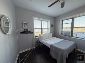 RICHMOND TERRACE, Unit 3F in Staten Island, NY - Building Photo