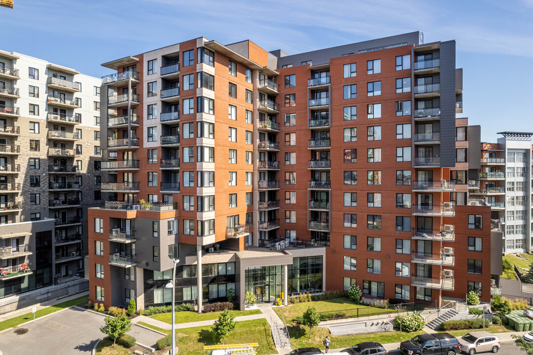 Le Conrad Appartements in Montréal, QC - Building Photo