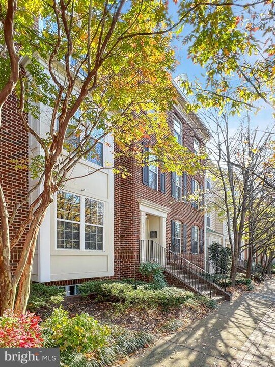 1546 Northern Neck Dr in Vienna, VA - Building Photo