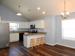 5527 Raintree Ridge in Jeffersonville, IN - Building Photo - Building Photo
