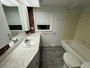 82 N Elm St in Galesburg, IL - Building Photo - Building Photo