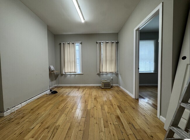 221 Martin Luther King Jr Dr, Unit 2 in Jersey City, NJ - Foto de edificio - Building Photo