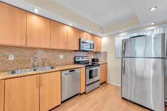 17900 N Bay Rd in Sunny Isles Beach, FL - Building Photo - Building Photo