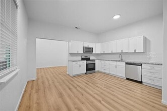 728 S Elm St in Sherman, TX - Building Photo - Building Photo